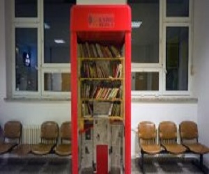   مصر اليوم - مقصورات هاتفية تحول إلى مكتبات مصغرة في براغ