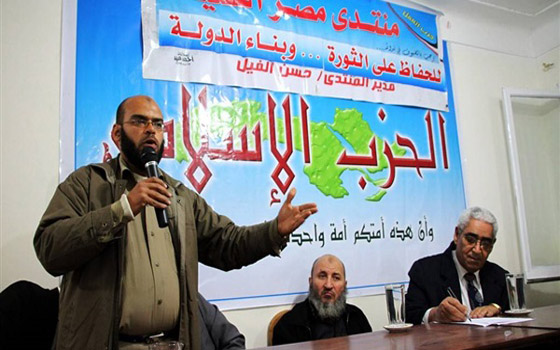   مصر اليوم - تدخل قيادات الإخوان في الخارج لإنهاء الأزمة بين تحالف دعم الشرعية