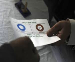   مصر اليوم - العليا للانتخابات : 19 ألف مصري عائدون من الخارج يشاركون في استفتاء الدستور