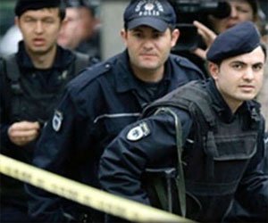   مصر اليوم - احتجاز حافلتين محملتين بأسلحة وذخيرة في أضنة