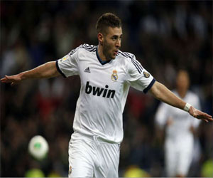   مصر اليوم - صفقة بين دورتموند وريال لتبادل بنزيمة وجوندوجان