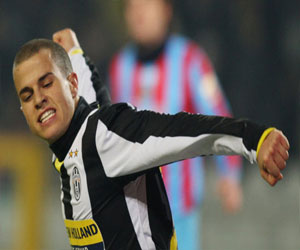   مصر اليوم - آرسنال يتطلع لضم جيوفينكو نجم يوفنتوس لتعويض غياب والكوت