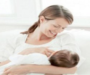   مصر اليوم - 60 بالمائة من الأمهات ترضعن أطفالهن خلال الساعة الأولى للوضع