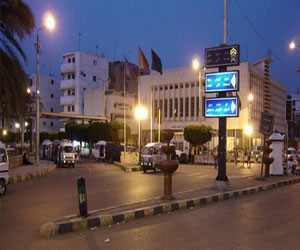   مصر اليوم - المحافظ ورجال الدين المسيحي في احتفال بـالمولد في سوهاج