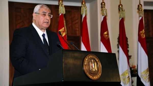   مصر اليوم - عدلي منصور يدعو إلى المشاركة في الاستفتاء خلال احتفاليَّة المولد النبوي