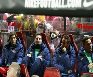   مصر اليوم - رونالدو في المدرجات يستمتع بمشاهدة ميسي احتياطياً