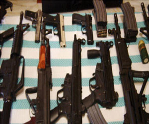   مصر اليوم - قبيلة العيايده تسلم ٥٠ قطعة سلاح للقوات المسلحة