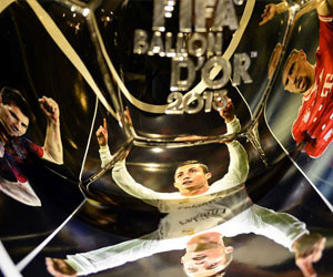   مصر اليوم - رونالدو يحلم بكسر هيمنة ميسي وإستعادة الكرة الذهبية