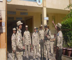 مصر اليوم - القوات المسلحة تتسلم مقار اللجان الانتخابية في الأقصر