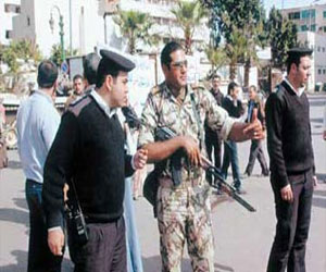   مصر اليوم - الجيش والشرطة تتسلمان اللجان الانتخابية في الوادي الجديد