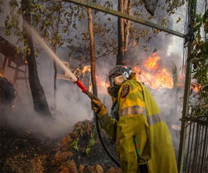   مصر اليوم - قتيل في حريق أتى على عشرات المنازل في غرب استراليا