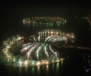   مصر اليوم - دبي حطمت الرقم القياسي بأضخم عرض للألعاب النارية في العالم