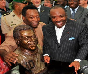   مصر اليوم - بيليه يُفسد مفاجأة فيفا ويكشف عن الذهبية التي ستقدم له