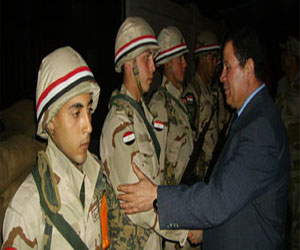 مصر اليوم - محافظ دمياط يقوم بجولة تفقدية للجان الاستفتاء