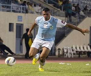   مصر اليوم - الرجاء البيضاوي يتلقى بطاقة عمرو زكي الدولية