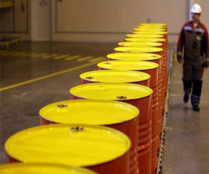   مصر اليوم - برنت يهبط متجهًا نحو 107 دولارات للبرميل