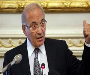 مصر اليوم - العُليا للانتخابات تُعلن أحقيّة شفيق ومبارك ومرسى للتصويت على الاستفتاء