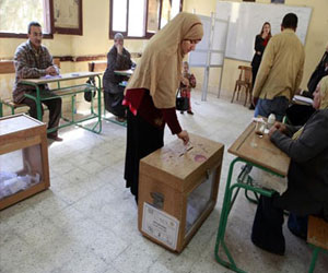 مصر اليوم - مُسلّحون في الحوامدية يمنعون الناخبين من الوصول إلى اللجان