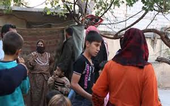   مصر اليوم - برميلان متفجران على الزبداني وغاراتان جويتان على عربين وقصف على دوما