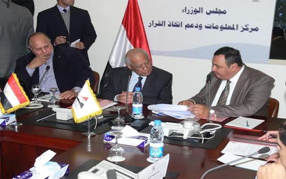   مصر اليوم - الببلاوي يؤكد أنّ الإقبال على الاستفتاء منقطع النظير في محافظات مصر