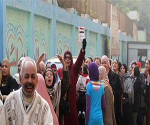   مصر اليوم - فرحة وزغاريد وإقبال كثيف في لجان الجيزة والأسكندرية