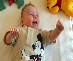   مصر اليوم - الكشف عن مواد كيماوية سامة في ملابس الأطفال