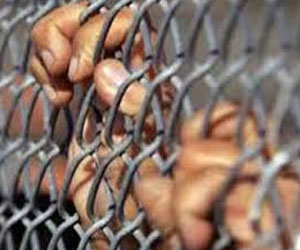   مصر اليوم - رجل يساعد زوجته في الإحتيال على راغبي الزواج منها