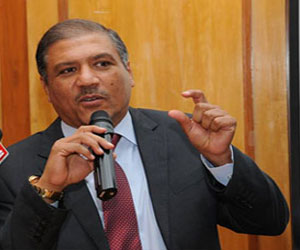   مصر اليوم - عفت السادات يدلي بصوته في مدرسة القبة الثانوية