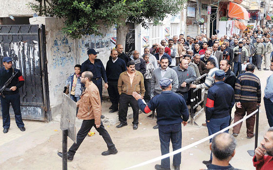   مصر اليوم - 53 مليون مصري مدعوون للمشاركة في الاستفتاء على الدستور الجديد الذي انطلق صباحًا