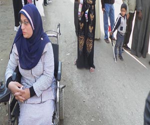   مصر اليوم - متحدو الإعاقة يدلون بأصواتهم فى لجان بني سويف