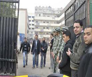   مصر اليوم - فتح اللجان في مناطق الهرم وفيصل والجيزة وسط حراسة أمنيَّة مشدَّدة