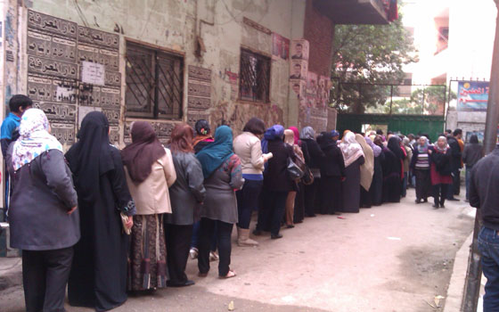   مصر اليوم - العليا للانتخابات تعلن عن انتظام العمل في لجان الاقتراع على الاسّتفتاء