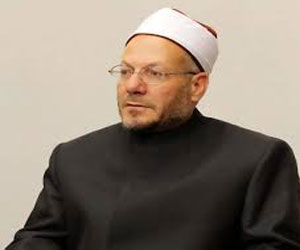   مصر اليوم - المفتي يدلي بصوته في مدينة نصر ويطالب الشعب بأن يلبي نداء الوطن بمسؤولية وطنية