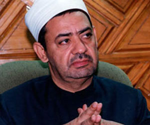 مصر اليوم - شيخ الأزهر يدلي بصوته في لجنة بمدرسة العوامية بالبر الشرقي في الأقصر