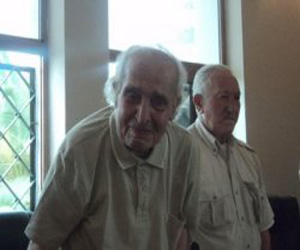   مصر اليوم - الكاتب المؤرخ صالح بوسلوة يواري الثري في موكب جنائزي مهيب