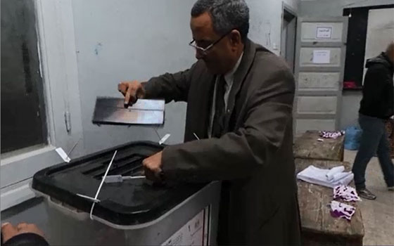   مصر اليوم - إغلاقُ لجانِ الاستفتاء على الدستورِ وبدء عمليّات الفرز وسط تشديدّات أمنيّة