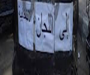 مصر اليوم - توك توك جرجا ينقل المواطنين بالمجان إلى الاستفتاء