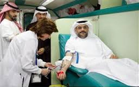 مصر اليوم - ولي عهد الشَّارقة الشيخ سلطان بن محمد بن سلطان القاسمي يُشارك في حملة للتبرع بالدم