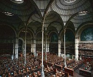   مصر اليوم - تسربٌ للمياه في المكتبّة الوطنيّة في فرنسا يتلفُ 12 ألف وثيقّة