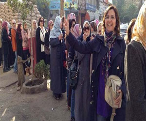   مصر اليوم - غرفة عمليات قومي المرأة في قنا تحل مشاكل 50 سيدة في اللجان الانتخابية