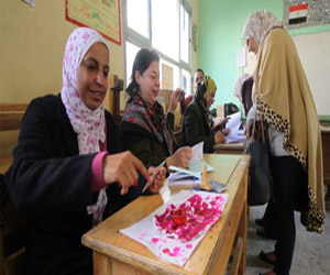 مصر اليوم - نقل المُشاركين في قطار الشباب للتصويت في لجان الوافدين في الأقصر