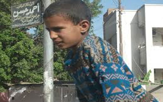   مصر اليوم - ظهور أطفال الشَّوارع بالقرب من اللجان للتسول وزيادة في الإقبال قبل نهاية الاستفتاء