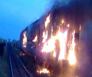   مصر اليوم - الاخوان يحرقون قطار بالمنوفية احتجاجًا على التصويت بنعم
