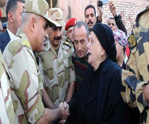 مصر اليوم - رئيس أركان القوات المسلحة يتفقد لجان الاستفتاء في الغردقة