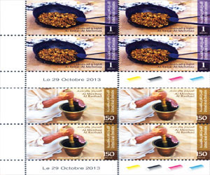   مصر اليوم - بريد الإمارات يصدر طوابع بريد تذكارية عن أدوات القهوة العربية