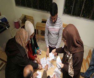 مصر اليوم - 51248 نعم و1545 صوتوا بــ لا بمركز المراغة سوهاج