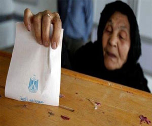 مصر اليوم - رئيس أركان القوات المسلحة يتفقد لجان الاستفتاء في الغردقة