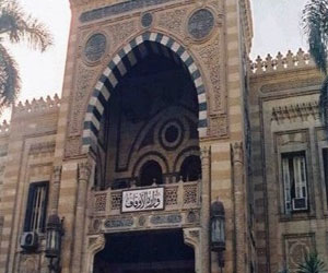   مصر اليوم - مجهولون يقتحمون مديرية أوقاف البحيرة ويسرقون أجهزة حاسب ألي