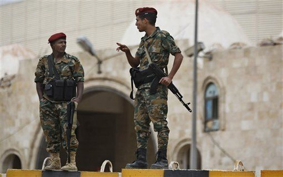   مصر اليوم - الأمن اليمني يضبط كميّة كبيرة من المواد المتفجرة بالقرب من دار الرئاسة في صنعاء