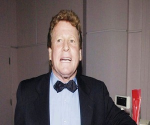   مصر اليوم - أونيلالمالك الشرعى لبورتريه النجمة الراحلة فرح فاوست